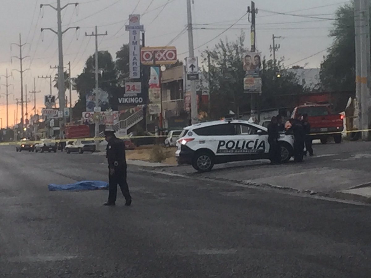 La avenida se encuentra totalmente bloqueada hacia el oriente.