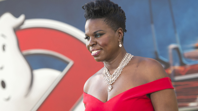 Leslie Jones regresó a Twitter luego de anunciar que se iría de la red social por ser víctima de insultos.