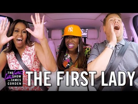 Michelle Obama en el Carpool Karaoke con James Corden y Missy Elliott. 