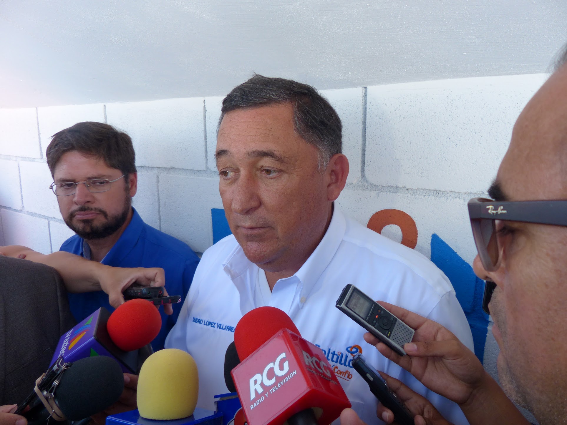 Isidro López Villarreal, alcalde de Saltillo, aseguró que Uber no podrá competir con el transporte público municipal.