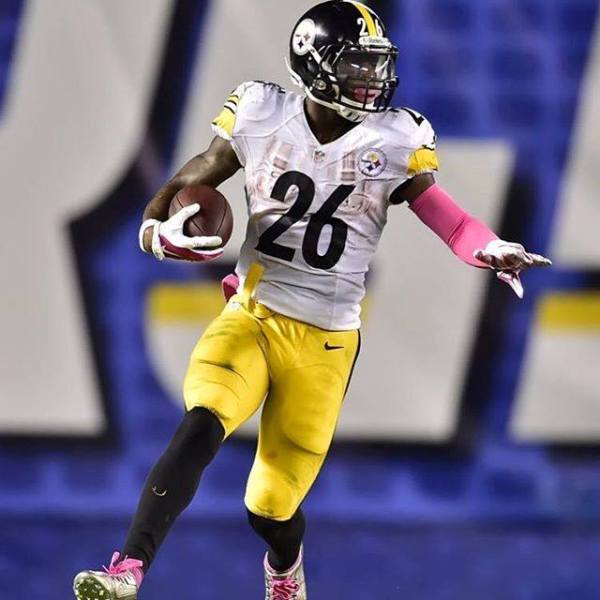 Le'Veon Bell en duelo contra los Chargers durante la campaña 2015