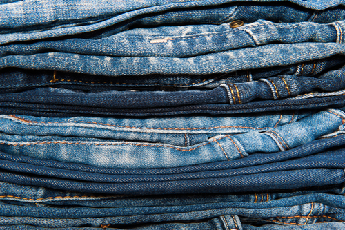 Pantalones de mezclilla de Emma Watson, Ryan Gosling y Woody Allen forman parte de las piezas que Jeans por Refugees subastará. 