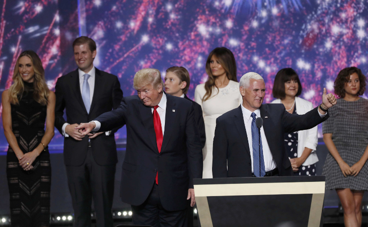 Trump y Pence al final de la convención.