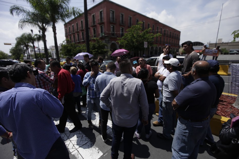 Vecinos de La Consti protestan en Zapopan