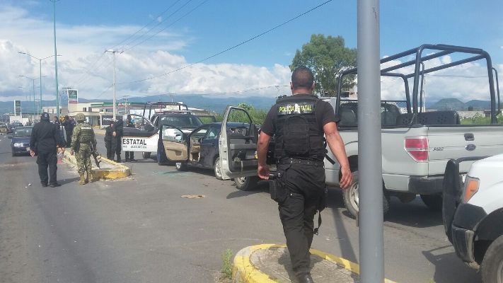 Durante el enfrentamiento dos marinos resultaron heridos.