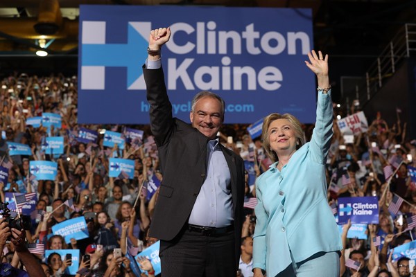 Hillary Clinton dijo que el senador Tim Kaine está ampliamente capacitado para ser vicepresidente de Estados Unidos.