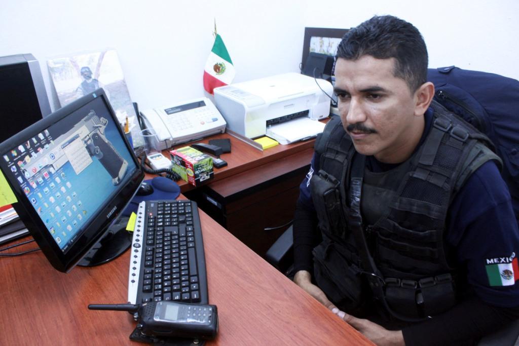 Los integrantes de las instituciones policiales certificarán su calidad, conocimientos y su desempeño para realizar su trabajo.