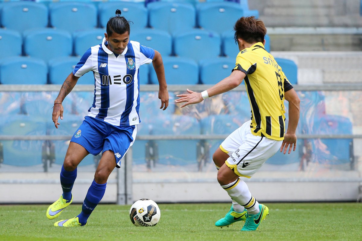 Jesús 'Tecatito' Corona durante el partido amistoso ante Vitesse