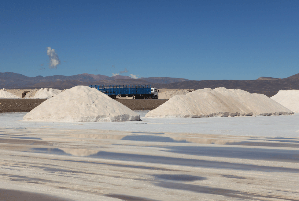 En el desierto de Atacama está uno de los mejores lugares para extraer el litio que se utiliza para las baterías de smartphones y otros productos. Alg