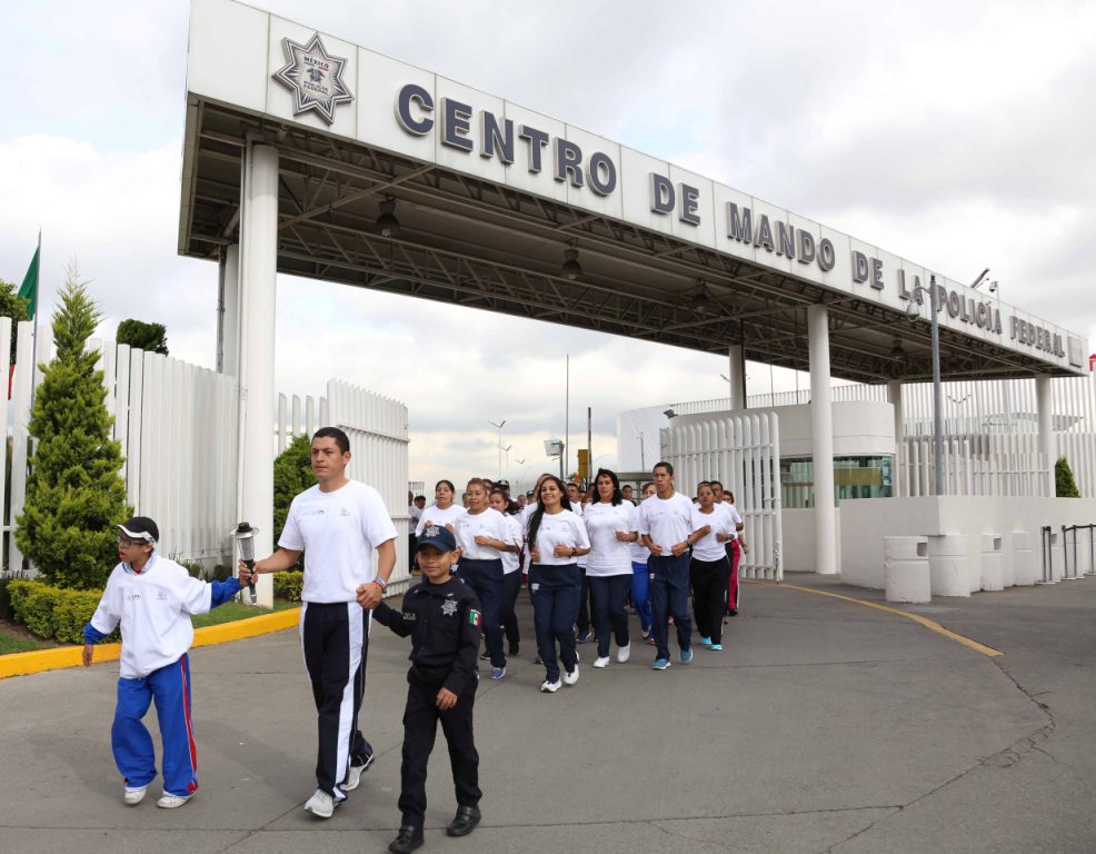 René Arturo Acevedo, campeón mundial de Triatlón, realizó un recorrido de 2.5 kilómetros por las instalaciones de la corporación.