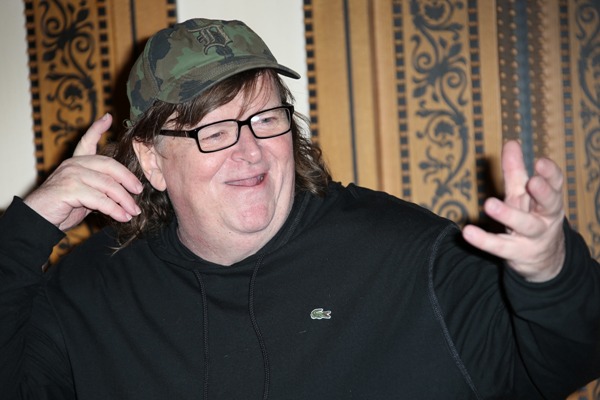 El documentalista Michael Moore explicó las razones por las que Trump ganará la presidencia.