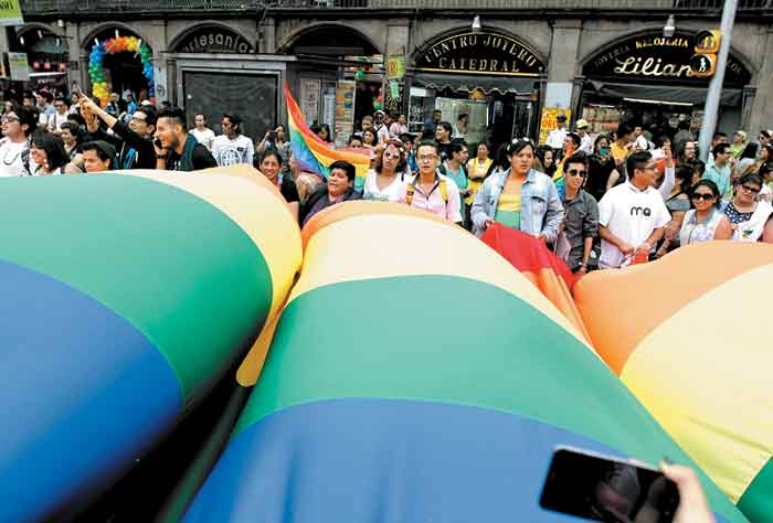 El editorial de Desde la fe señala que el matrimonio gay “no tiene una adecuada estabilidad emocional”.