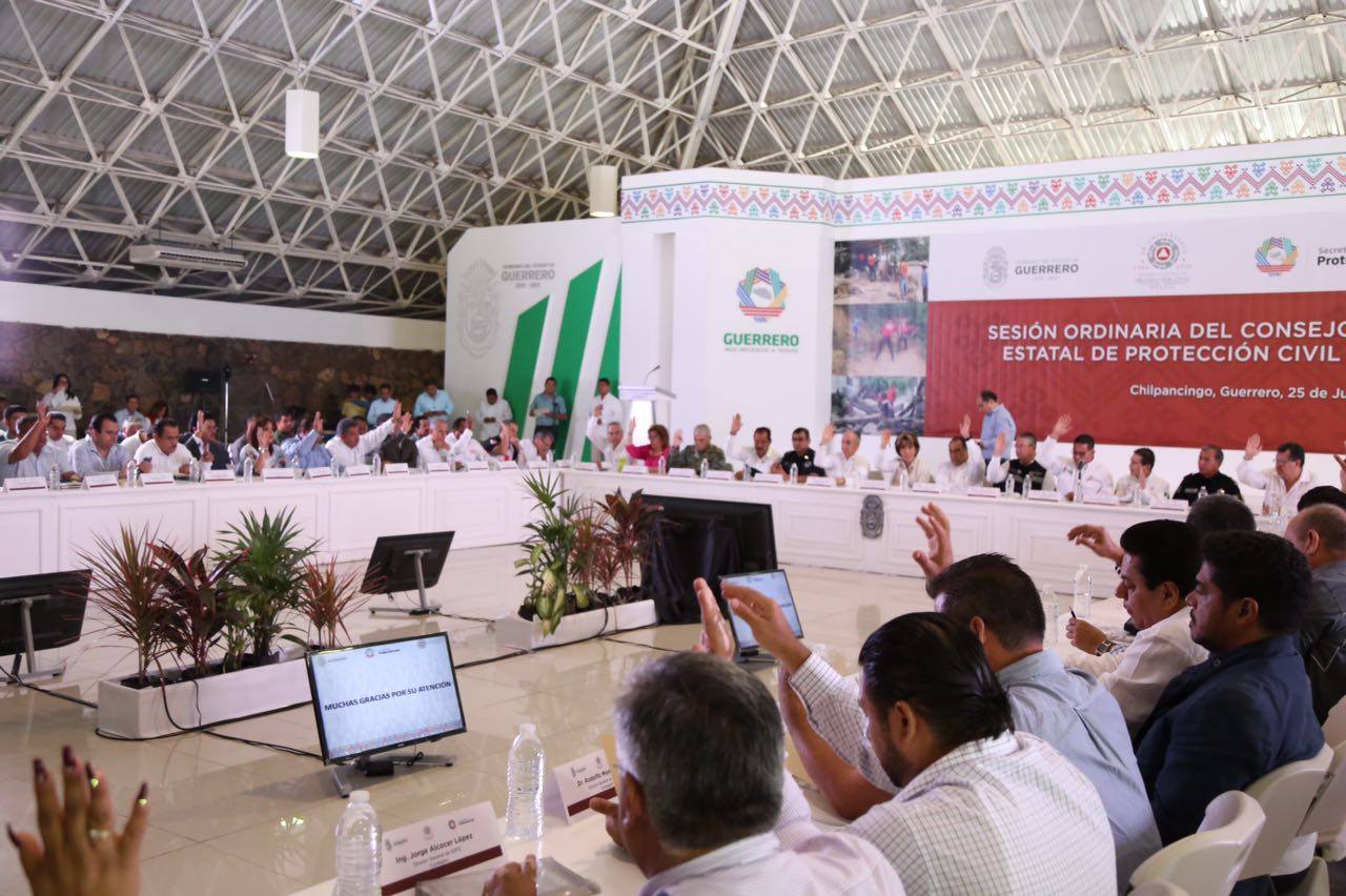 El gobernador de Guerrero encabezó la sesión ordinaria del Consejo Estatal de Protección Civil. 