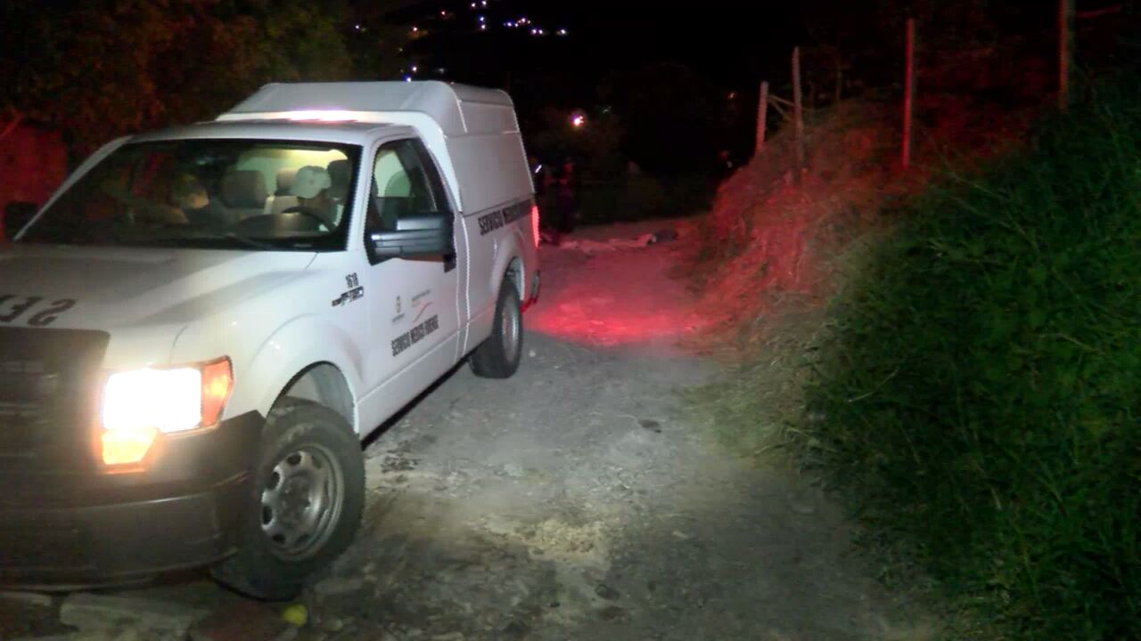 Junto a los tres cuerpos en Chilpancingo dejaron dos cartulinas con mensajes.