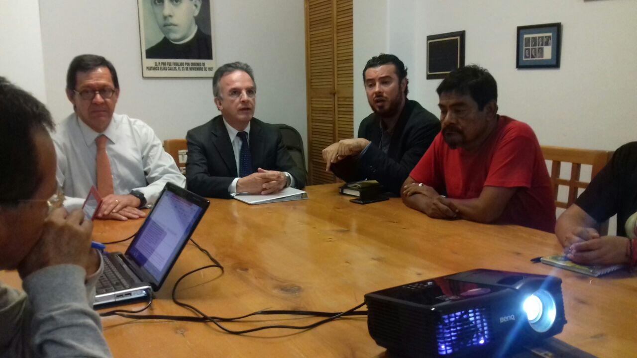 Padres de los 43 se reunieron con el subsecretario de Derechos Humanos de la Segob, Roberto Campa.