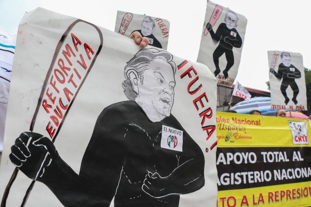 La protesta de la CNTE contra la reforma educativa se juegan intereses que rebasan lo estrictamente educativo.