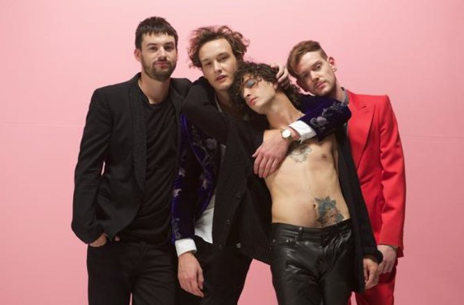 The 1975 es originaria de Manchester, Reino Unido. 