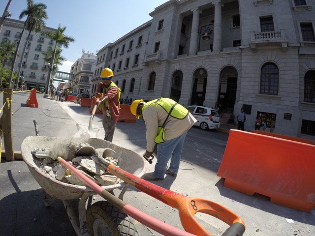 Trabajos en Plaza de Armas de Tampico