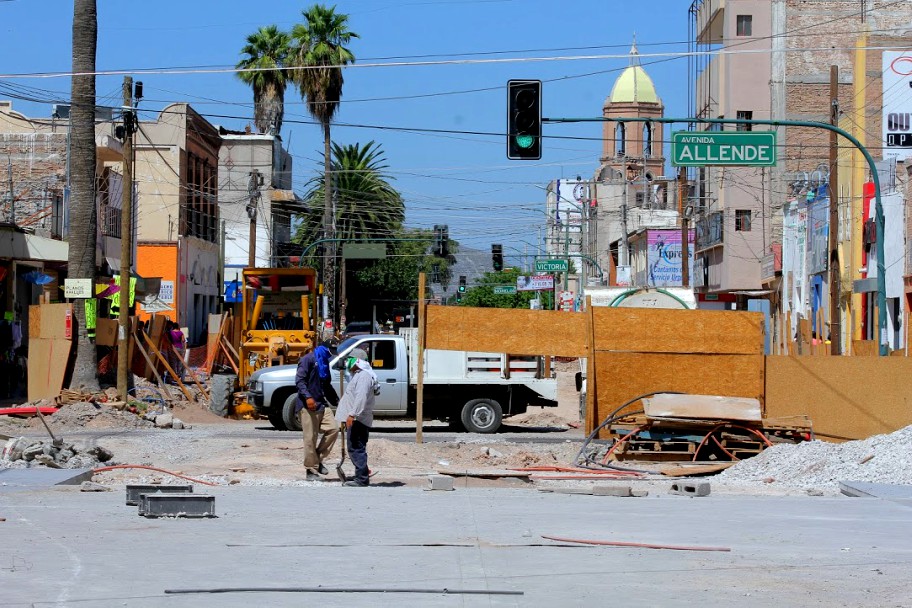 El alcalde de Torreón, Miguel Riquelme, informó que faltan por arrancar 20 obras del 2016.