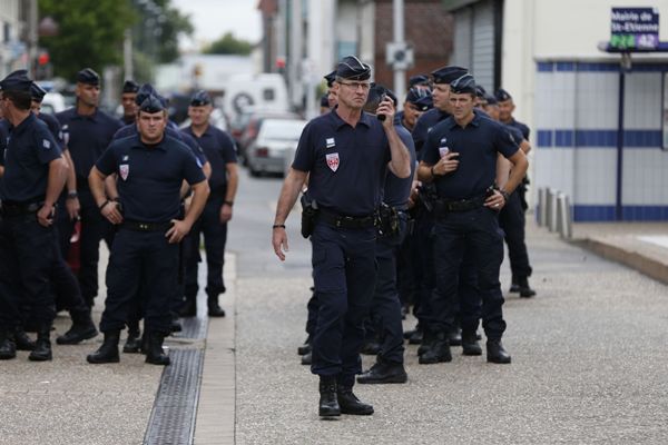 Uno de los atacantes a una iglesia en Francia había sido encarcelado en prisión preventiva en 2015.
