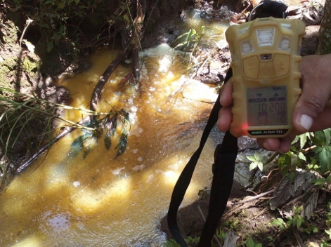 La fuga de combustible se registró en la colonia Rancho Nuevo, del municipio de Ixtaczoquitlán, en el centro de Vreacruz. Desalojaron a unos 600 habit
