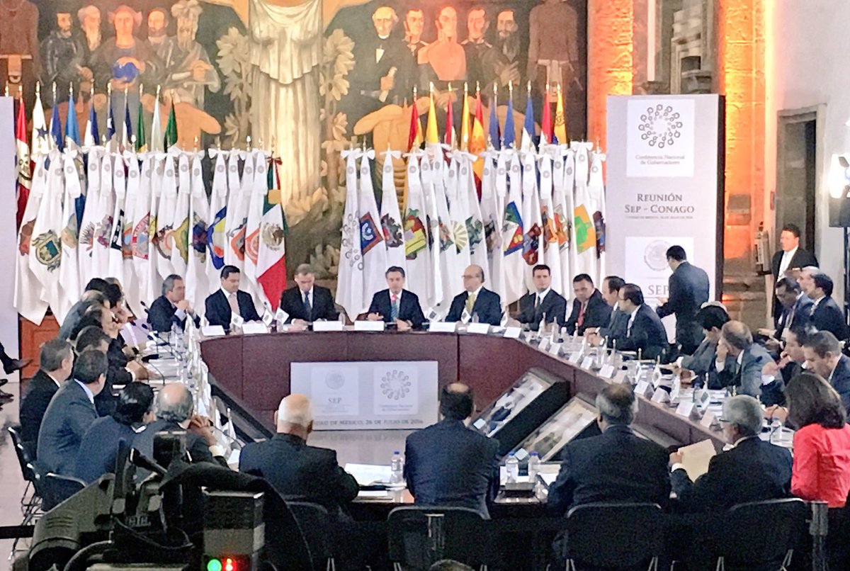 Mandatarios estatales dentro de la Conago y autoridades de educación federal se reunieron para discutir los contenidos del nuevo modelo educativo y la