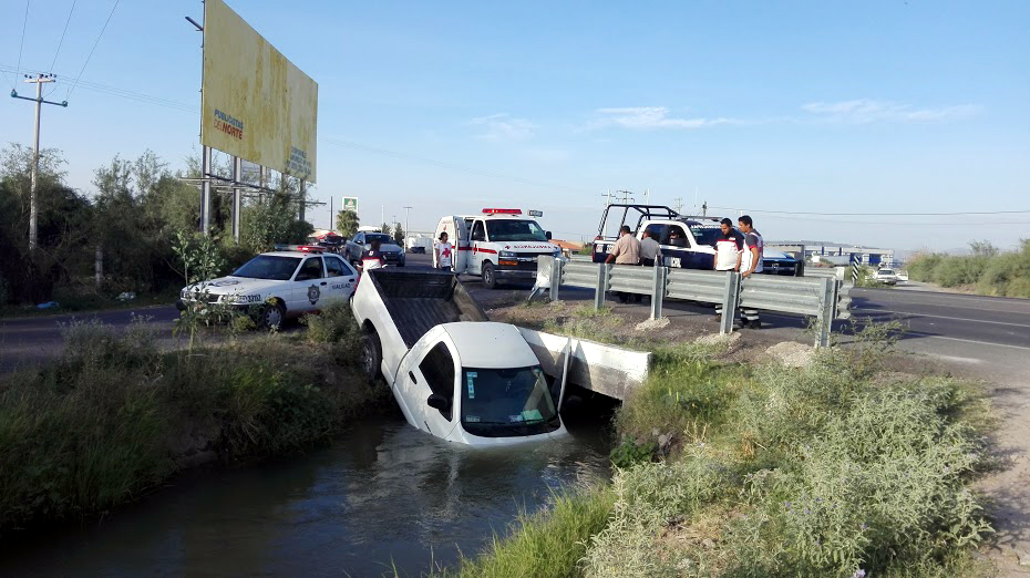 El menor manejaba con dirección de sur a norte sobre la carretera, cargada la camioneta de fertilizante que dejaría en algún predio agrícola.