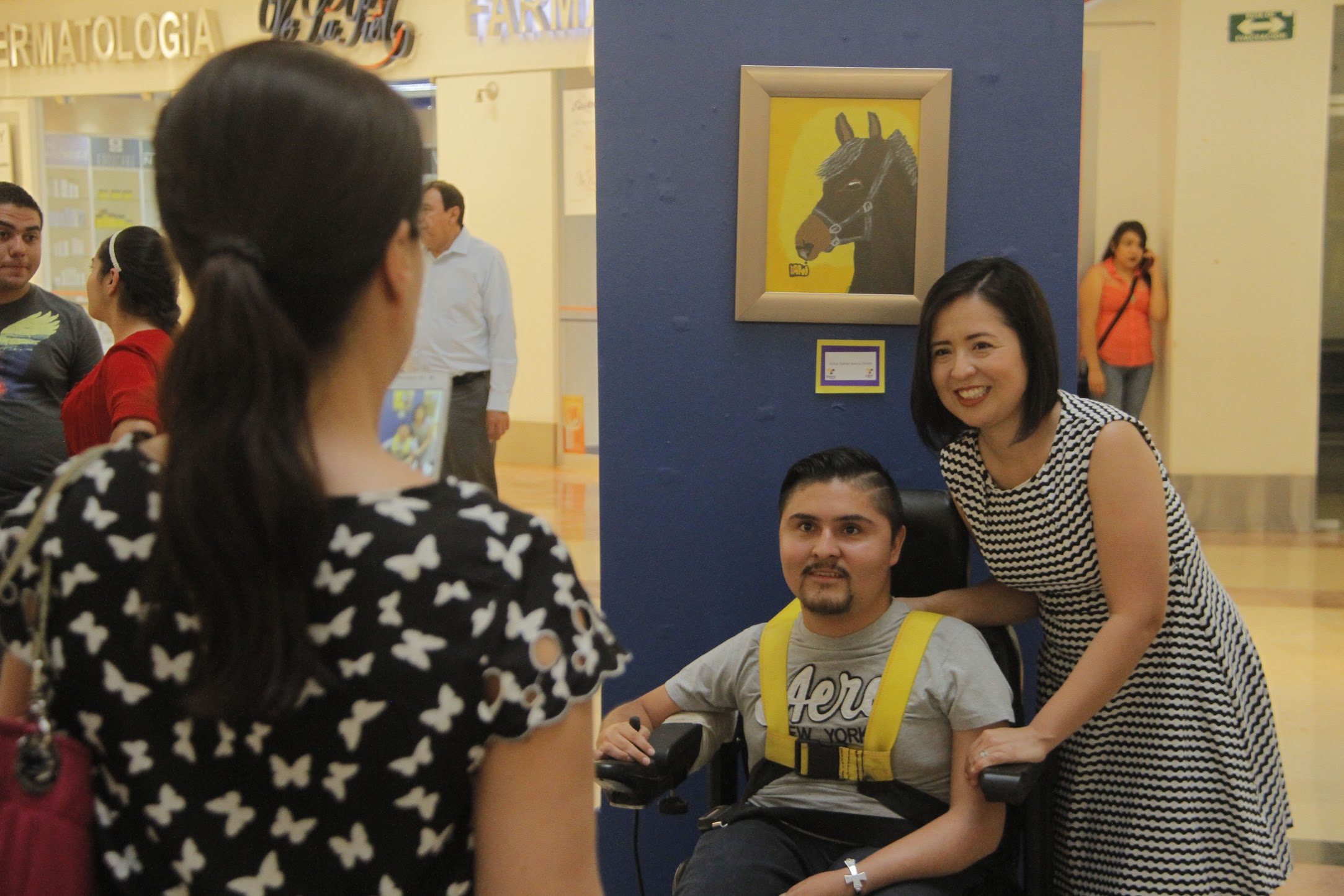 Niños del CRIT realizaron una exposición de su taller de pintura.