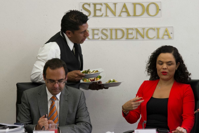 El secretario ejecutivo del Coneval compareció ante la Comisión Permanente para explicar las diferencias comparativas de la medición de la pobreza.