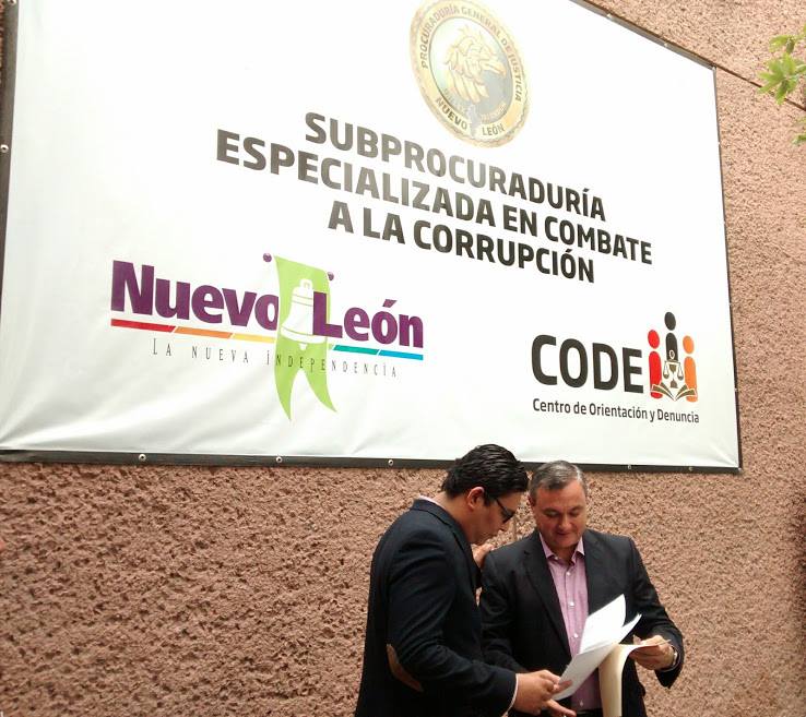 Acude el diputado del PRI, Héctor García, a la Subprocuraduría Anticorrupción para interponer la denuncia.