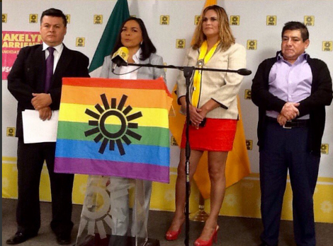 Beatriz Mojica en la conferencia de prensa acompañada de Jakelyne Barrientos.