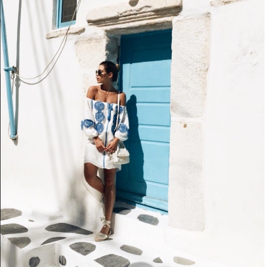 La hija de Luis Miguel disfruta de sus vacaciones en Grecia. 