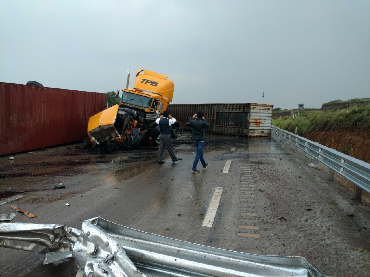 Se desconocen las causas del accidente en la carretera México-Puebla.