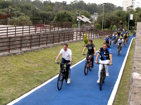 El gobernador Rafael Moreno Valle y el alcalde Luis Banck recorrieron los 5.2 kilómetros de la vía que conecta la Avenida de las Torres con el Centro 