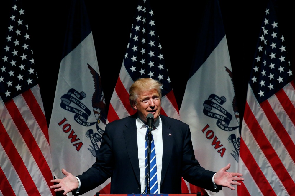 En un discurso del magnate, el jueves en Iowa, dijo que iba a golpear “a un tipo en particular, un tipo muy pequeño”, en referencia a Bloomberg.