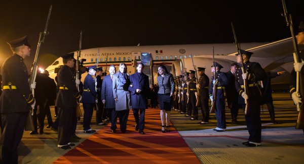 El presidente Enrique Peña arriba a la nación argentina para firmar acuerdos de cooperación.