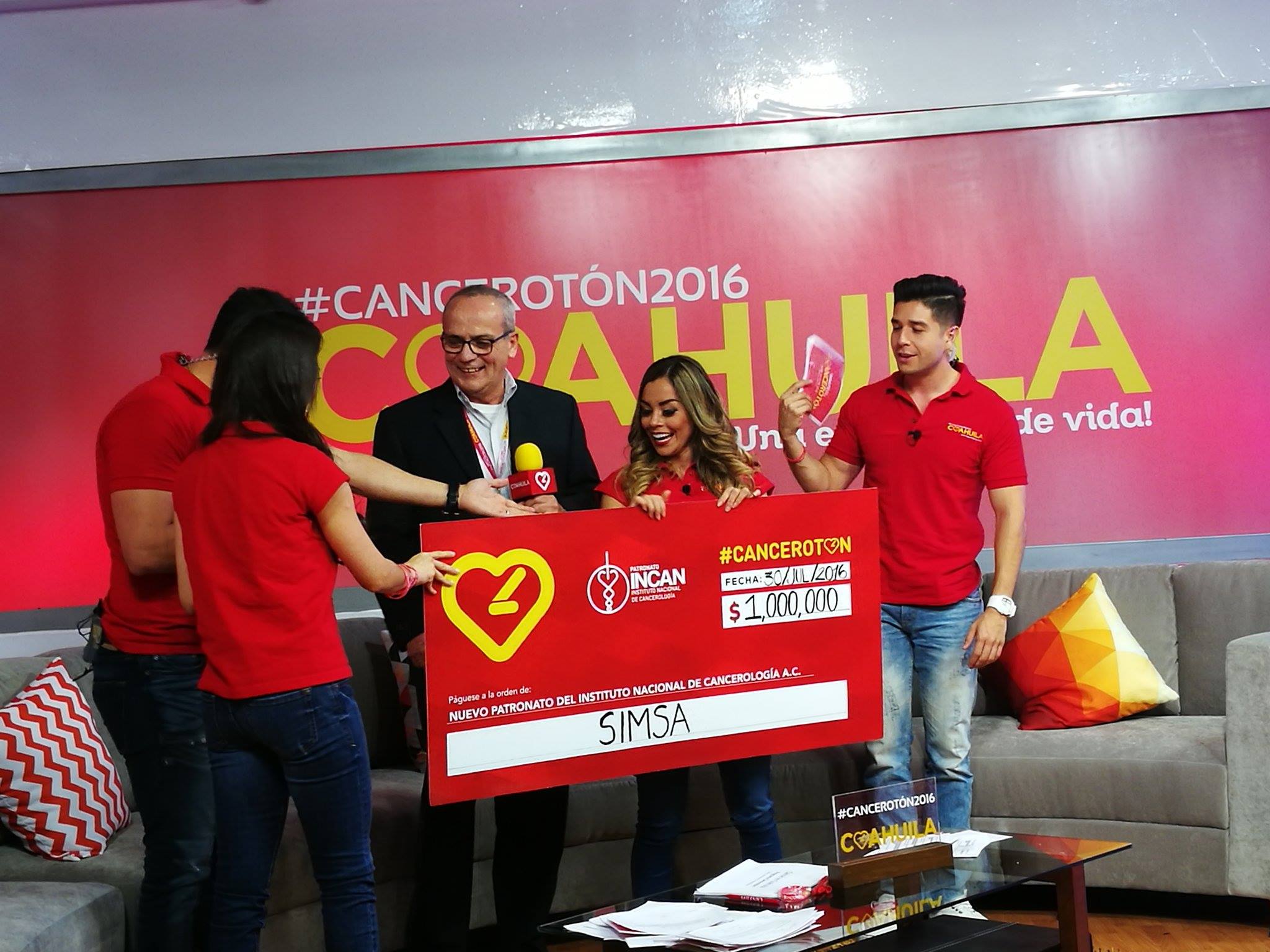 Grupo SIMSA asistió al Cancerotón 2016 con una donación de un millón de pesos.
