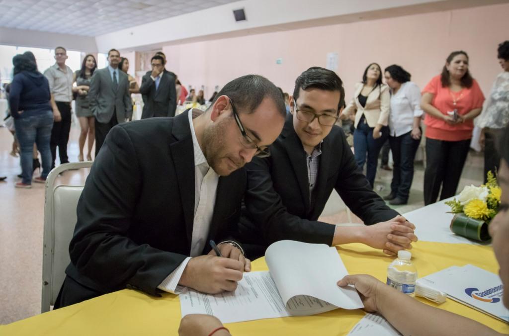 El arzobispo dijo que el gobierno no cederá a las iniciativas presentadas a favor del matrimonio de parejas del mismo sexo, como el permitirles adopta