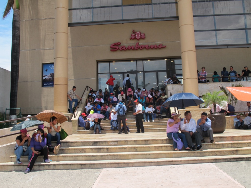 Las plazas más afectadas fueron Plaza Galerías y Crystal.