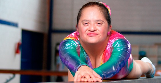Gimnasta representante de las Olimpiadas Especiales 