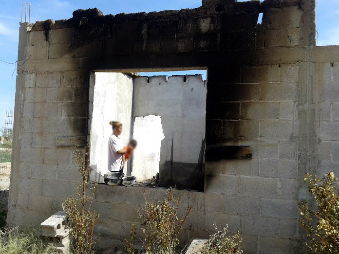 Madre pide ayuda para sacar a su hijo con hidrocefalia adelante, ya que su ex pareja incendió su casa.