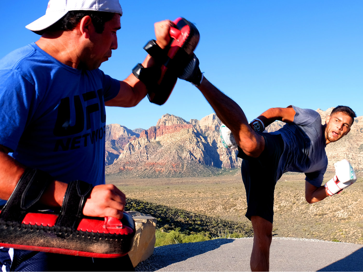 Yair Rodríguez entrenando en Red Rocks