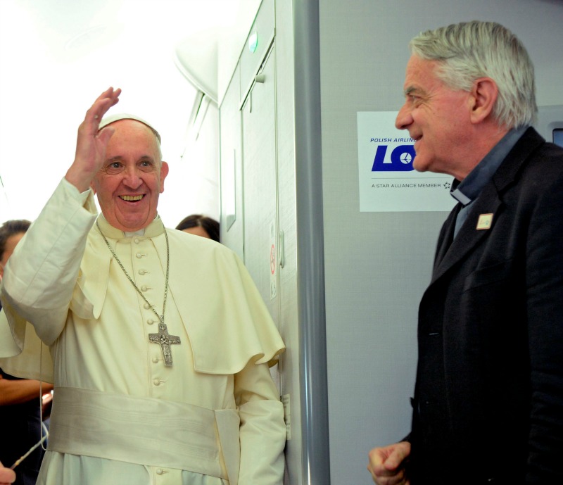 Federico Lombardi dijo que a partir de ahora estará atento a las nuevas indicaciones de parte de quien, para él, representa a Dios.