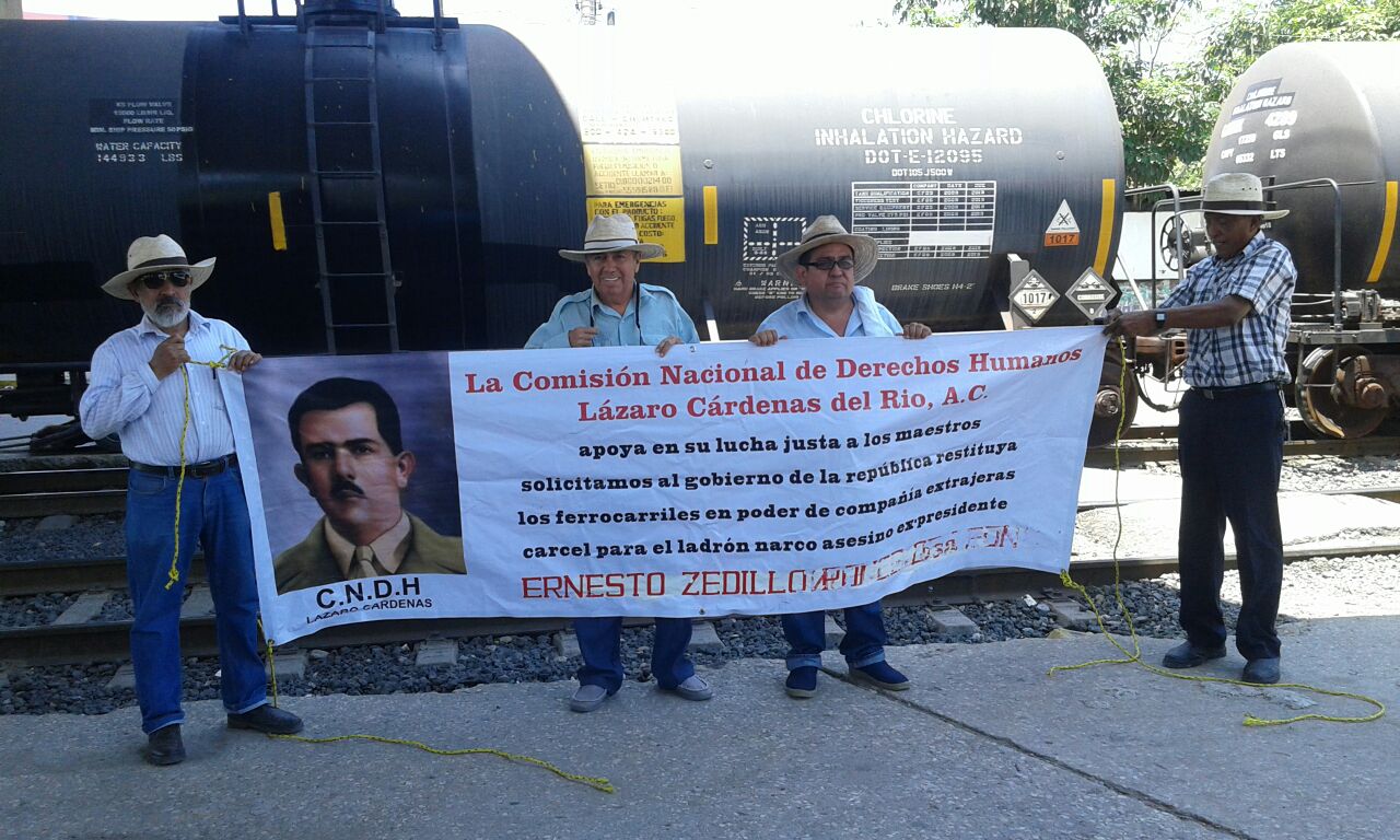 Maestros acusaron a empresa ferroviaría de ser desalojados a golpes.