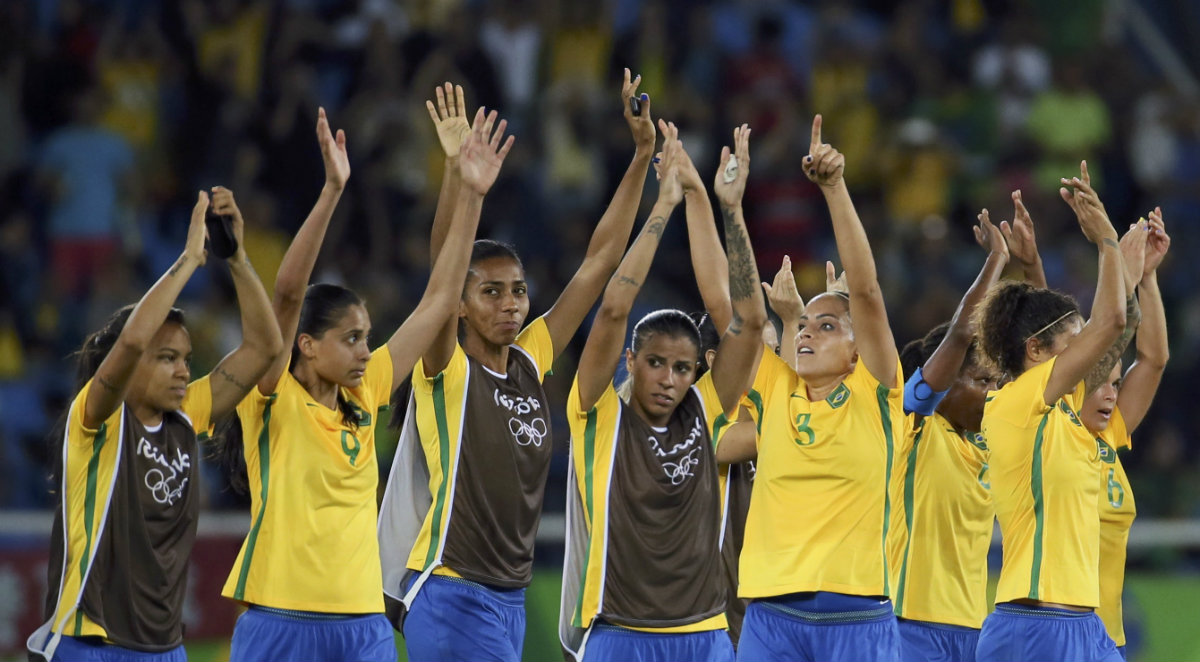 Brasil debutó con victoria en el futbol femenil de Río
