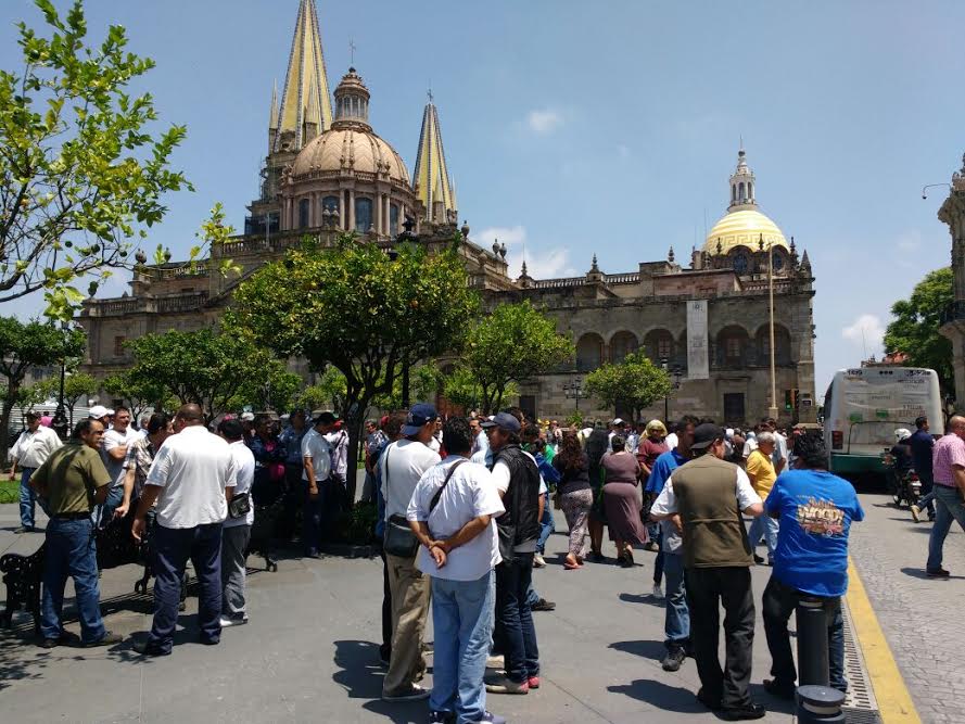 Los transportistas exigen que las autoridades verifiquen las 21 rutas faltantes para lograr cobrar los siete pesos. 