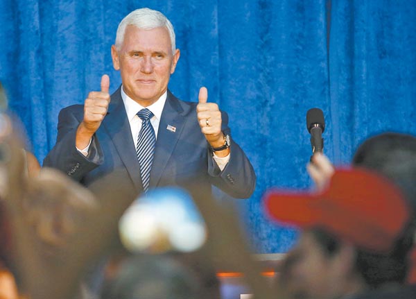 El candidato republicano a la vicepresidencia de EU, Mike Pence, en un acto de campaña ayer en Denver.