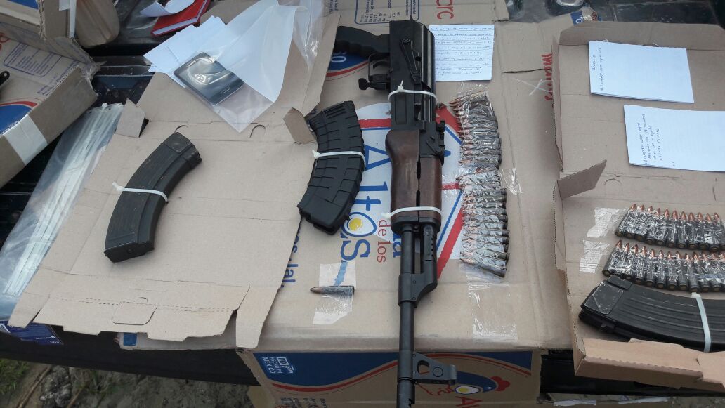 Decomiso de armas de alto calibre.