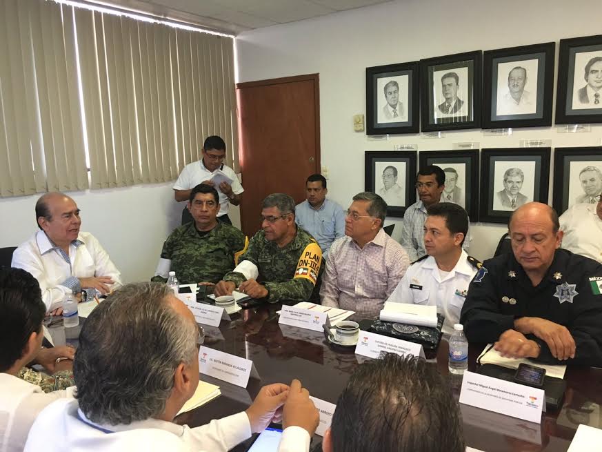 El comité se encuentra reunido ante la llegada de 'Earl' hoy por la noche. 