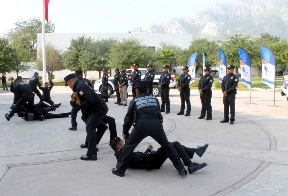 El munícipe exhortó a los nuevos cadetes a cumplir fielmente su labor. 